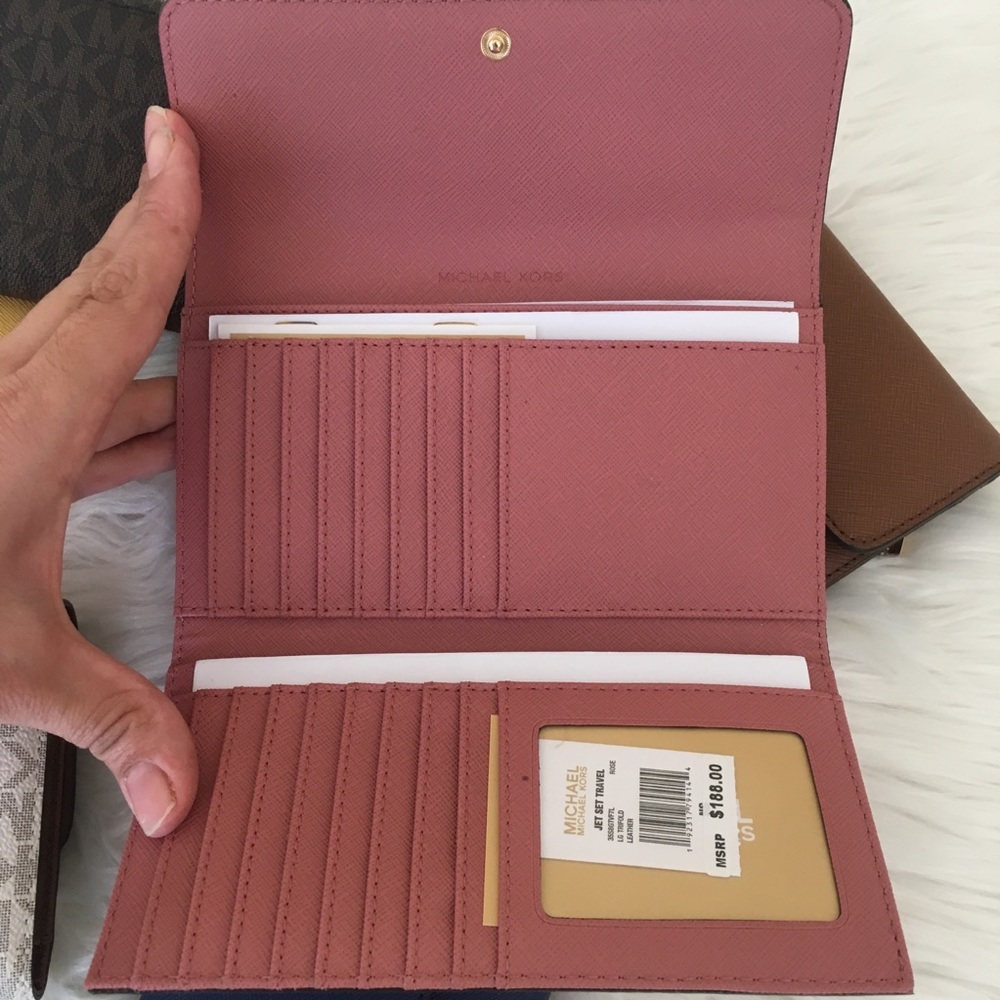 New mk jet set travel Large trifold wallet - Picture 7 of 7